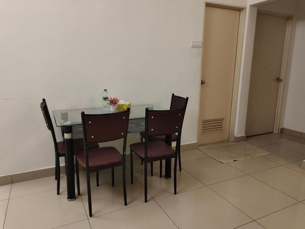 2 Rooms Homestay Deviana Wakaf Che Yeh Кота-Бару Екстер'єр фото