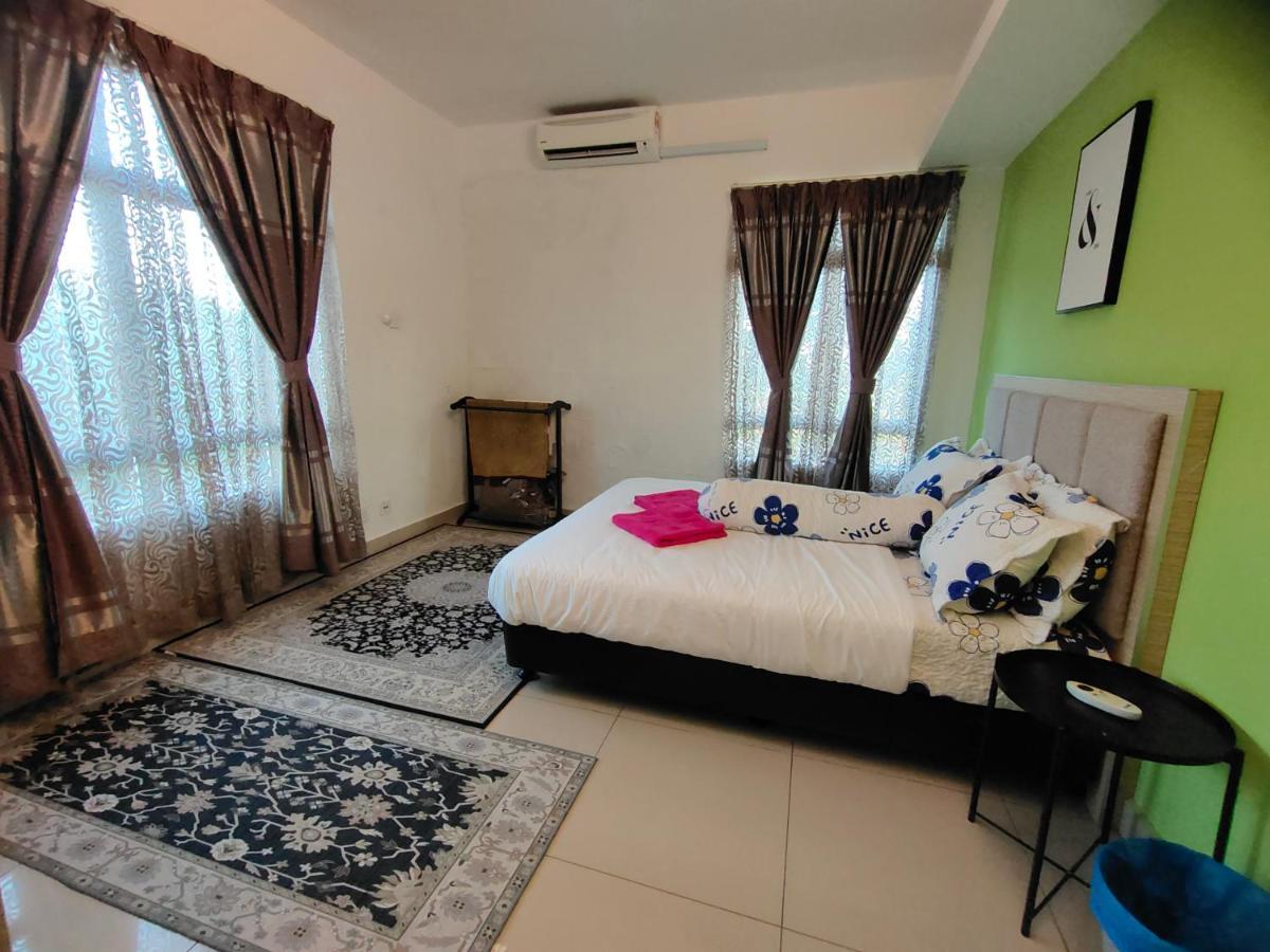 2 Rooms Homestay Deviana Wakaf Che Yeh Кота-Бару Екстер'єр фото